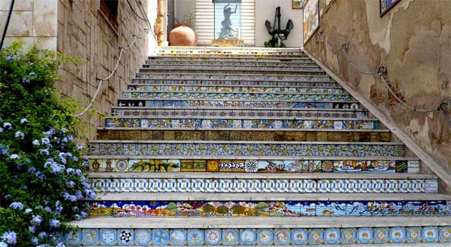 Pottery-Pottery-staircase-in-Sciacca-Sicily-image-from-cosedafareinsicilia.jpg