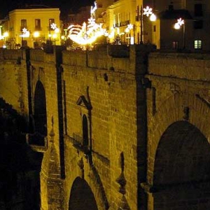 Puente nuevo at night