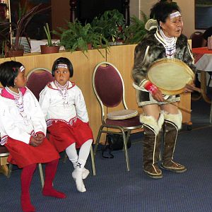Kulusuk Hotel, Drum Dance