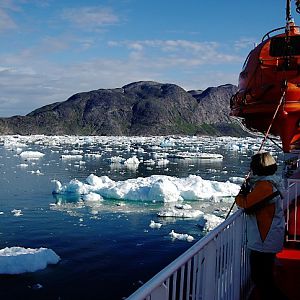 Sarfaq Ittak, Approaching Narsaq