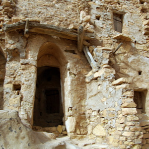 Chenini - entrance to ghorfa