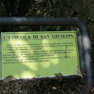 Etruscan Pathways near Pitigliano