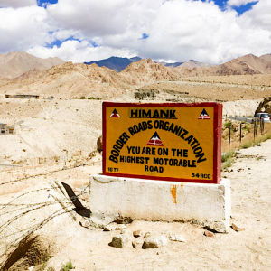The road to KhardungLa