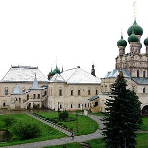Rostov Veliky Kremlin, Metropolitan's Chambers with the Gateway Church of St John the Divine