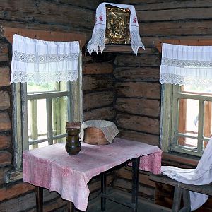Kostroma, Museum of Wooden Architecture, home of a poor peasant - living area and red corner