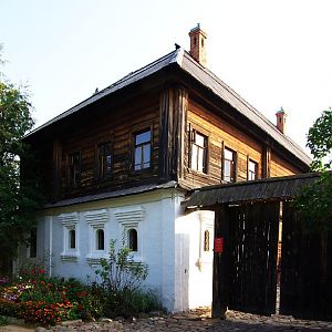 Suzdal house and yard