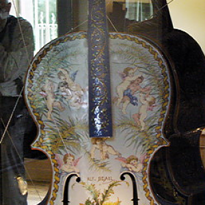 Manoir de Kérazan, Faienceware cello