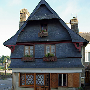 Le Faou, typical granite and tile house