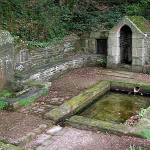 Chapelle Notre-Dame du Crann, fountain