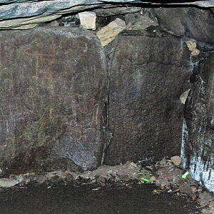 Dolmens Mané-Kerioned - carved stones