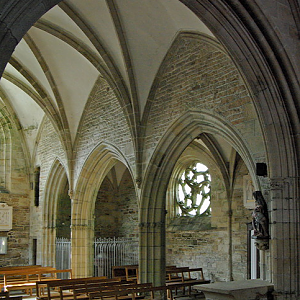Kernascléden church, nave