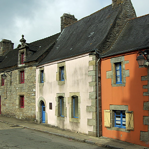 Guerlesquin, merchants' houses round the square