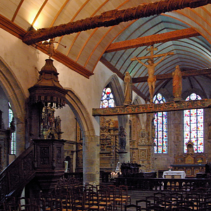 Lampaul-Guimiliau church interior