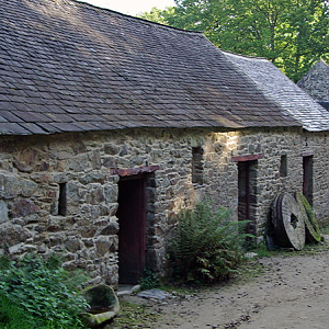 Moulins de Kerouat, cowshed and stables