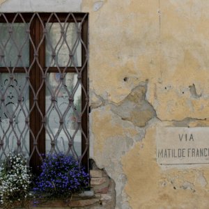 Window in Cellamonte (Monferrato)
