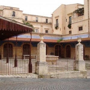 noto loggia mercato.jpg
