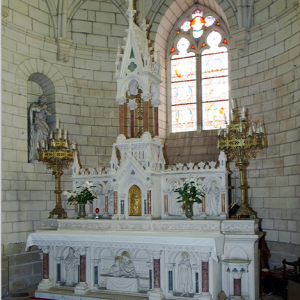 Église de Saint-Épain high altar.png