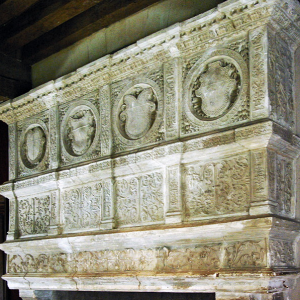 Azay-le-Rideau Château - Billiard Room chimney.png