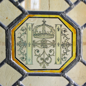 Château de Chambord - chapel window.png