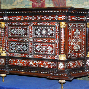 Château de Chambord - cabinet in Queen's bedroom.png