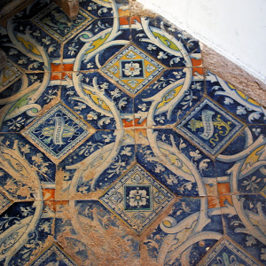 Château de Chenonceau - tiles on the guard room floor.png
