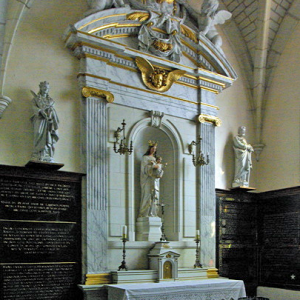 Église St Etienne de Cheverny - side altar.png