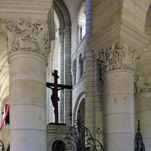 Collegiale de St-Aignan - ambulatory.png