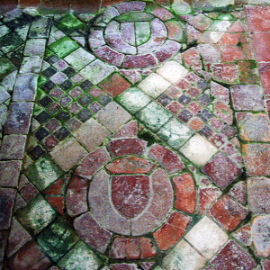 Palluau-sur-Indre, Église Saint-Sulpice - floor tiles.png