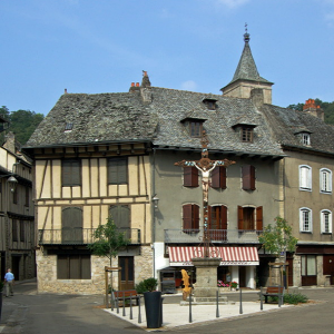 Entraygues-sur-Truyère - Place Albert Castanie
