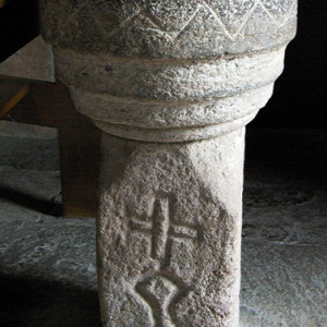 Belcastel, Église Ste-Marie-Madeleine - font