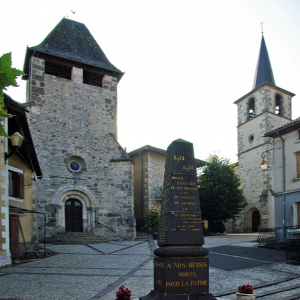 St-Santin du Cantal and St-Santin-d'Aveyron with their churches