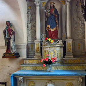 St-Santin-d'Aveyron, church - altar