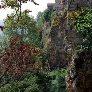 Capdenac-le-Haut - cliff face