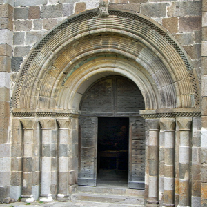 Prieuré Bénédictin de Bredons, west door