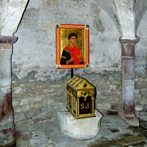 Brioude, Basilique St-Julien - Sancturaire St Julien in the crypt