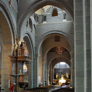 Le Puy-en-Velay, Cathédrale de Notre-Dame - nave and crossing