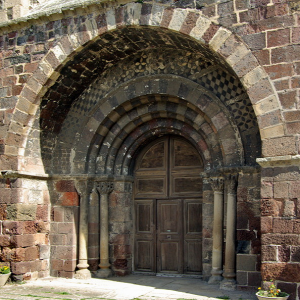 Monastier-sur-Gazeille, Abbey of St Théofrède - west door