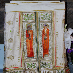 Polignac, Église Ste-Anne et St-Martin - embroidery on host box
