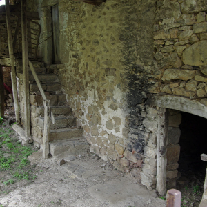 Mogrovejo, farm buildings