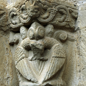 Ermita se San Pedro de Echano - carved capital of doorway