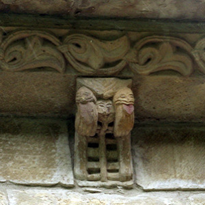 Ermita se San Pedro de Echano  - carved corbels