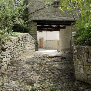 Olleta - bridge leading to the church
