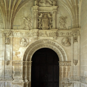 Monasterio de Irache  - cloister doorway