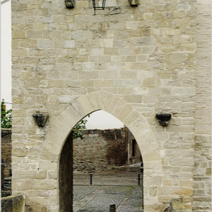 Puente la Reina, medieval gate
