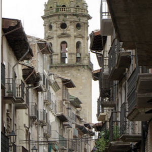 Puente la Reina, Calle Major and Iglesia de Santiago