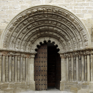 Puente la Reina, Iglesia de Santiago - main door