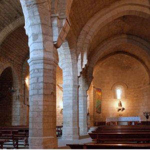 Puente la Reina, Iglesia de Crucifijo