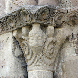 Iglesia Santa Maria de Eunate - detail west door
