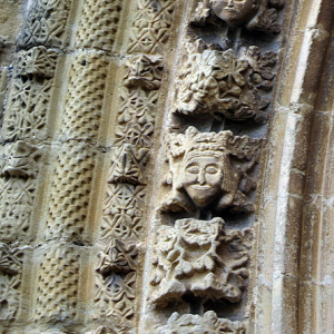 Artajona, Iglesia de San Saturnino - detail west door