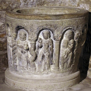 San Martin de Unx, Iglesia San Martin de Tours - font